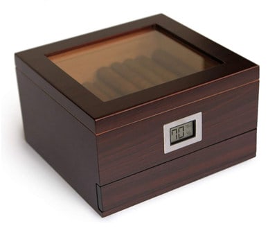 Elegance box to keep cigars humid