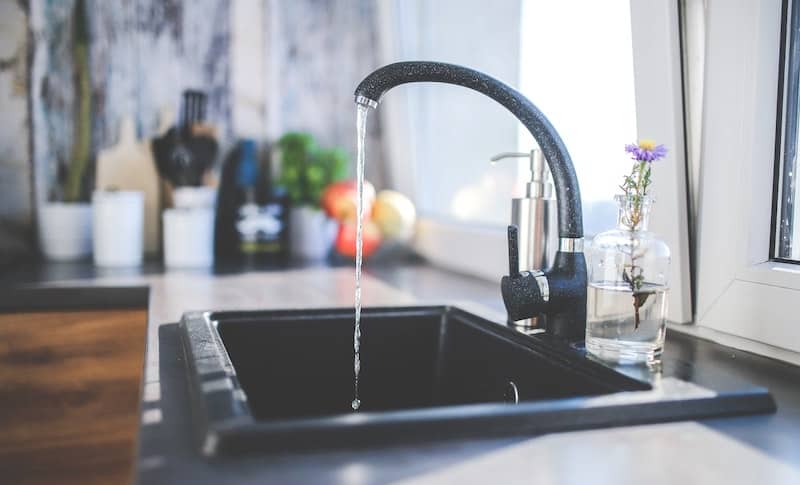 Touchless kitchen faucets