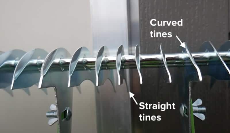 How tines on manual thatch rake works