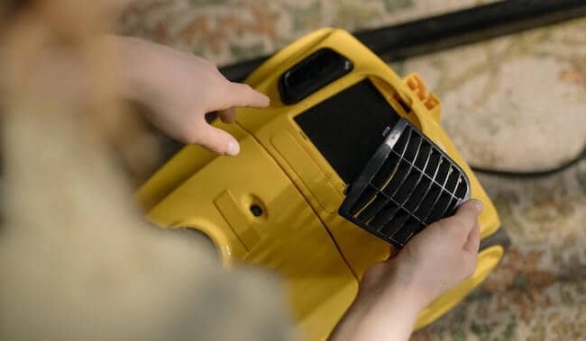 How To Clean A Vacuum Cleaner That Smells